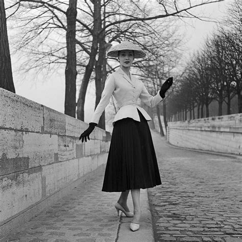 1947 dior new look dress|the new look true story.